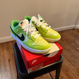 Nike Dunk Low SE (Volt)